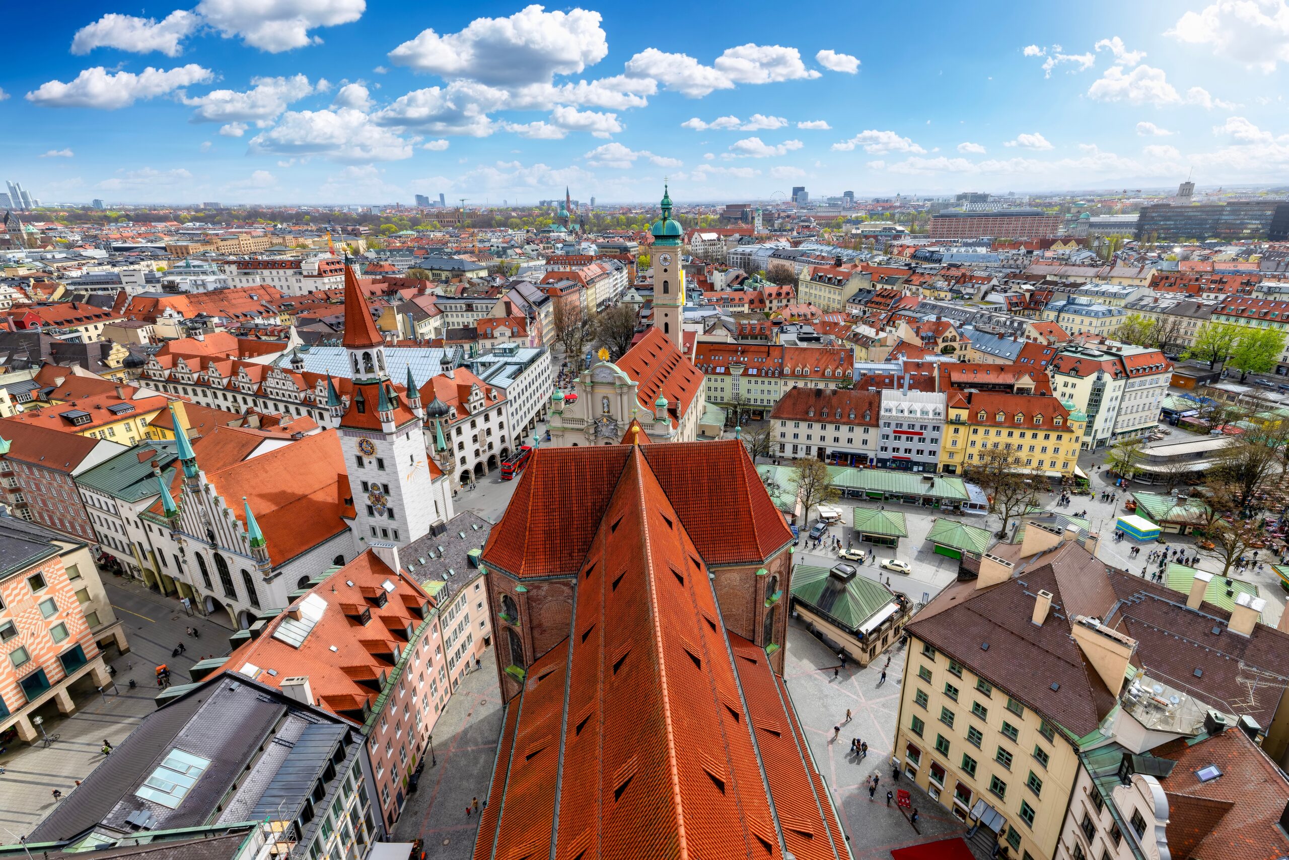 Blick von oben auf München und den Viktualienmarkt.
